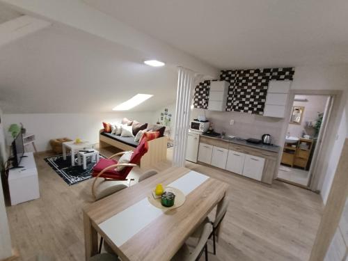 Apartmani S DSN Kraljevo stan na dan smeštaj u ulici Milovana Glišića nova zgrada sa parkingom
