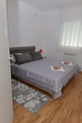 Apartman Luka Kraljevo stan na dan smestaj u Dositejevoj u zoni 3 sa balkonom klimom zvučnom izolacijom parkingom